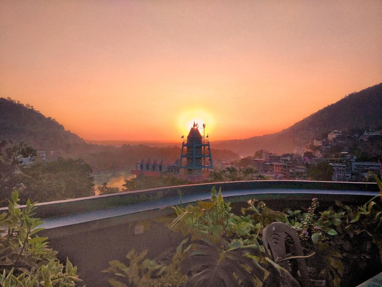 Bunkstay Coworking Hostel & Glamping Rishīkesh Dış mekan fotoğraf